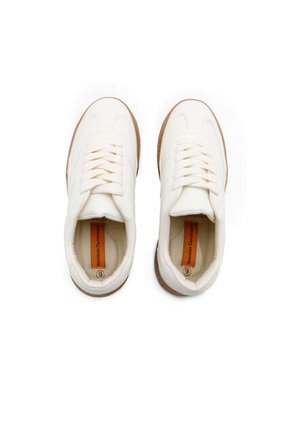 Tenis Hazel Marfil Mercedes Campuzano