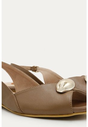 Sandalia Plana Lua Toupe Mercedes Campuzano