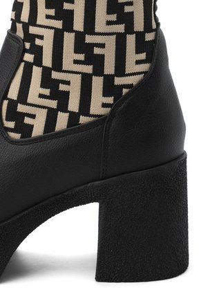 Botín Bratz Media Negro Moca