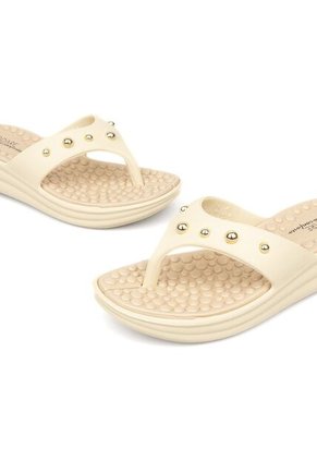 Sandalia Plana Tres Puntadas Crema Modare