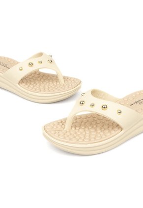 Sandalia Plana Tres Puntadas Crema Modare