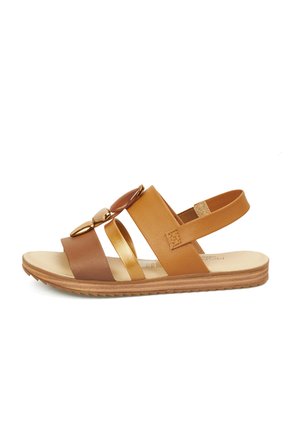 SANDALIA PLANA NATURE CAMEL MODARE