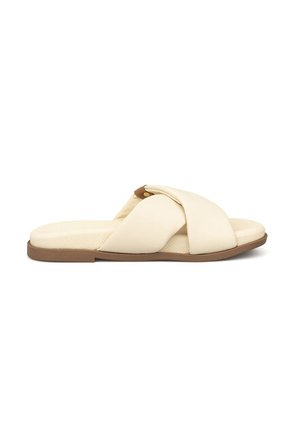 Sandalia Plana Ultra Soft Crema Modare
