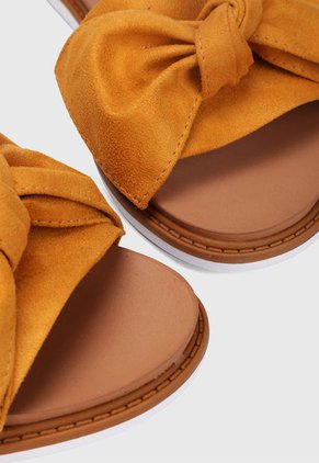 Sandalia Plana Mostaza moleca