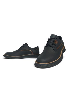 Zapatos En CUERO Para Hombre Marca Monserrate Ref Delta Color Negro