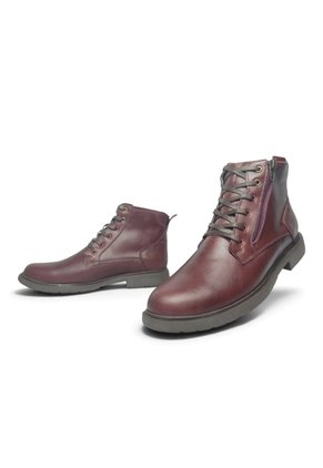 Botas En CUERO Para Hombre Marca Monserrate Ref Nogal Color Vino