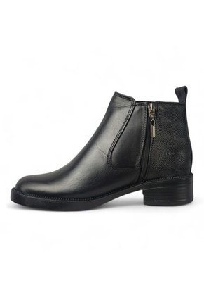 Botas Para Mujer En Cuero Color Negro Marca MoreLiber Ref. Esbelta