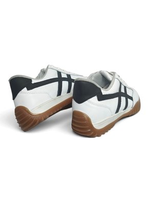Tenis En CUERO Para Hombre Marca Monserrate Ref Cumbia Color Blanco