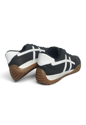 Tenis En CUERO Para Hombre Marca Monserrate Ref Cumbia Color Negro