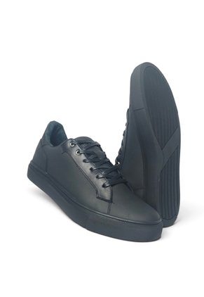 Tenis En CUERO Para Hombre Marca Monserrate Ref Silvestre Color Negro
