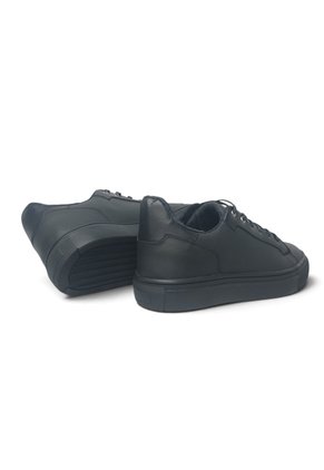 Tenis En CUERO Para Hombre Marca Monserrate Ref Silvestre Color Negro
