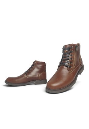 Botas En CUERO Para Hombre Marca Monserrate Ref Nogal Color Miel