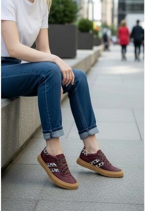 Tenis En CUERO Para Mujer Marca Moreliber Ref Urbana Color Vino-print
