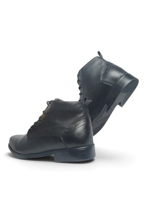 Botas En CUERO Para Hombre Marca Monserrate Ref Bambú Color Negro