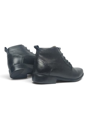 Botas En CUERO Para Hombre Marca Monserrate Ref Bambú Color Negro