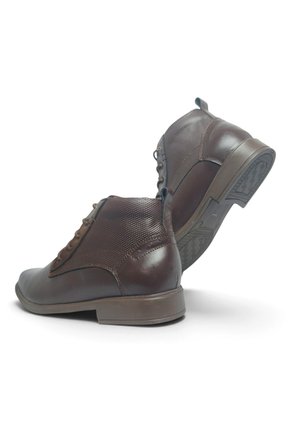 Botas En CUERO Para Hombre Marca Monserrate Ref Bambú Color Café