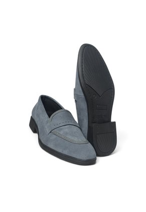 Mocasines Loafer En CUERO Para Hombre Marca Monserrate Ref Brisa Color Gris
