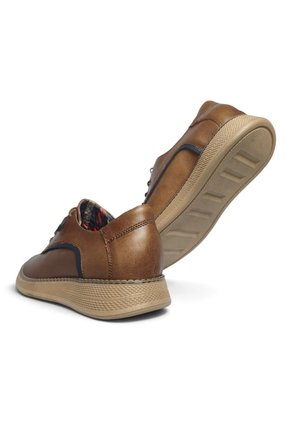 Zapatos En CUERO Para Hombre Marca Monserrate Ref Delta Color Pardo