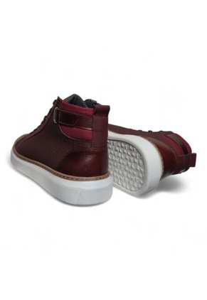 Tenis En CUERO Para Hombre Marca Monserrate Ref. Coral Color Vinotinto