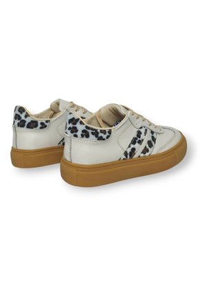 Tenis En CUERO Para Mujer Marca Moreliber Ref Urbana Color Nacar-print