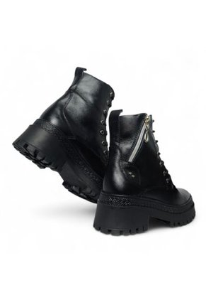 Bota De Mujer En Cuero Color Negro MoreLiber Ref. Brava