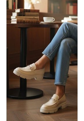 Zapatos Para Mujer En Cuero Color Beige Marca MoreLiber Ref. Selecta