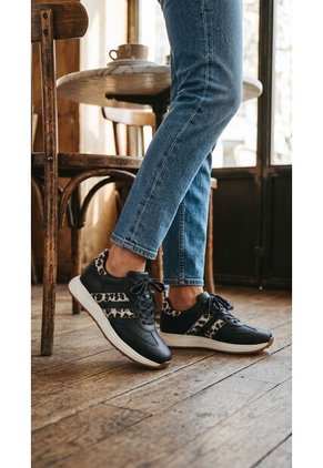 Tenis En CUERO Para Mujer Marca Moreliber Ref Elite Color Negro-print