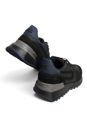 Tenis En CUERO Para Hombre Marca Monserrate Ref Macondo Color Negro
