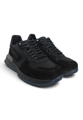 Tenis En CUERO Para Hombre Marca Monserrate Ref Macondo Color Negro
