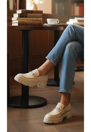 Zapatos Para Mujer En Cuero Color Beige Marca MoreLiber Ref. Selecta