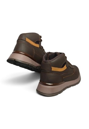 Tenis En Bota De CUERO Para Hombre Marca Monserrate Ref Palmas Color Café