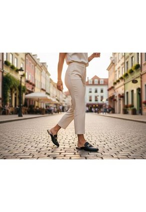 Zuecos Mules Negros Matte Con Hebilla