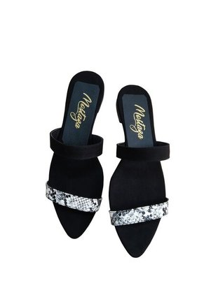 Sandalia Negra Tinta De Serpiente