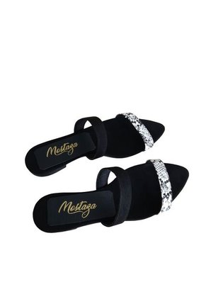 Sandalia Negra Tinta De Serpiente