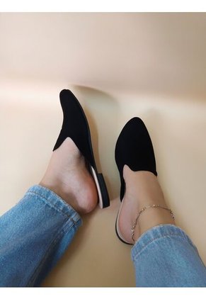 Zuecos Negros Atemporales