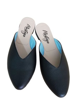 Zuecos Negros Esencial