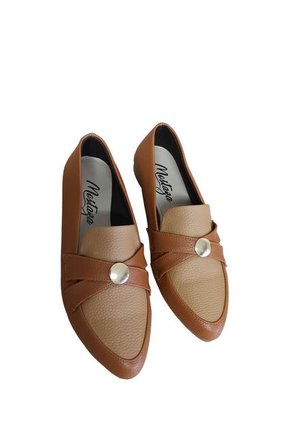 Mocasines Caramelo Suave Con Botón Oro