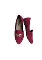 Zapato Casual Vinotinto Con Hebilla de Mostaza