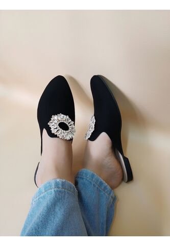 Zuecos Negros Atemporales Con Hebilla De Lujo Mostaza