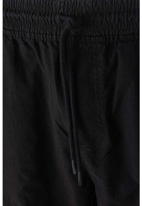 Bermuda De Movies Negra Con Bolsillos Tipo Cargo Para Hombre