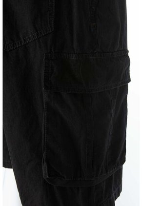 Bermuda De Movies Negra Con Bolsillos Tipo Cargo Para Hombre 34