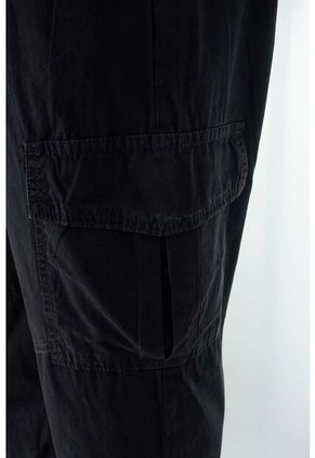 Jogger De Movies Negro Con Bolsillos Para Hombre 30
