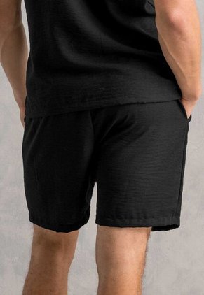 Bermuda Hombre Negro Mp 113055