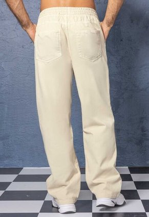 Jogger Hombre Arena Mp 114396