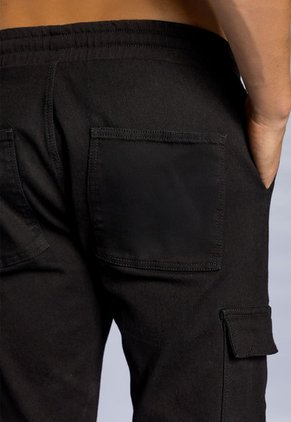 Jogger Hombre Negro Mp 111057