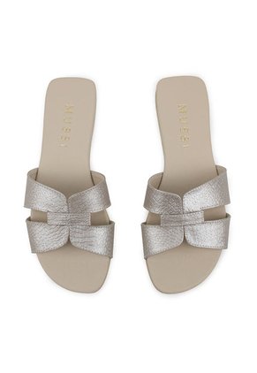 Sandalia Plana Mussi Lyon Color Champaña Para Mujer