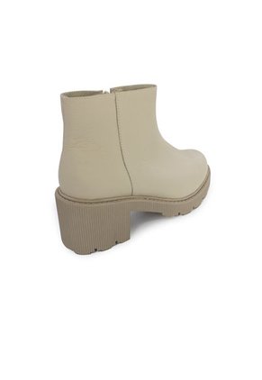 Botin Tractorado Mussi Natura Color Hueso Para Mujer