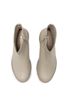 Botin Tractorado Mussi Natura Color Hueso Para Mujer