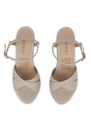 Sandalia Plataforma Mussi Ursula Color Beige Para Mujer
