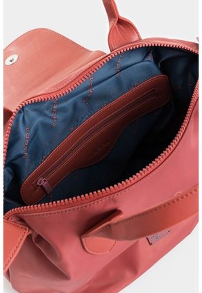 Bolso Tipo Baguette Mediano Con Tapa Y Doble Cargadera Bolso Tipo Baguette Mediano Con Tapa Y Doble Cargadera Rosado NAPPA